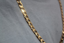 Load image into Gallery viewer, 9k GOLD flat curb chain
