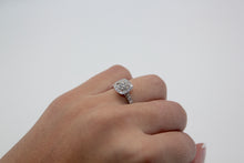 Load image into Gallery viewer, DIAMOND engagement ring - CERTIFICATED

